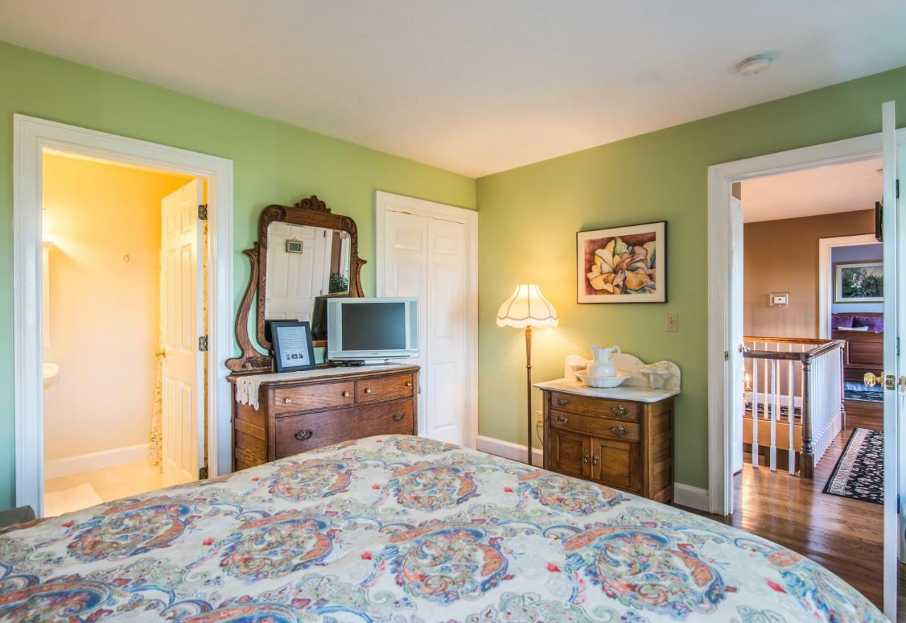 Above The Bay At Thornton Adams House Bed & Breakfast พลิมัท ภายนอก รูปภาพ