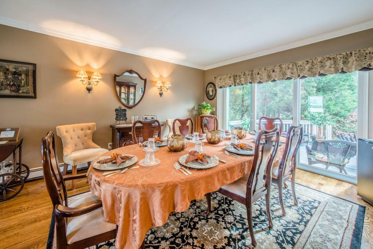 Above The Bay At Thornton Adams House Bed & Breakfast พลิมัท ภายนอก รูปภาพ